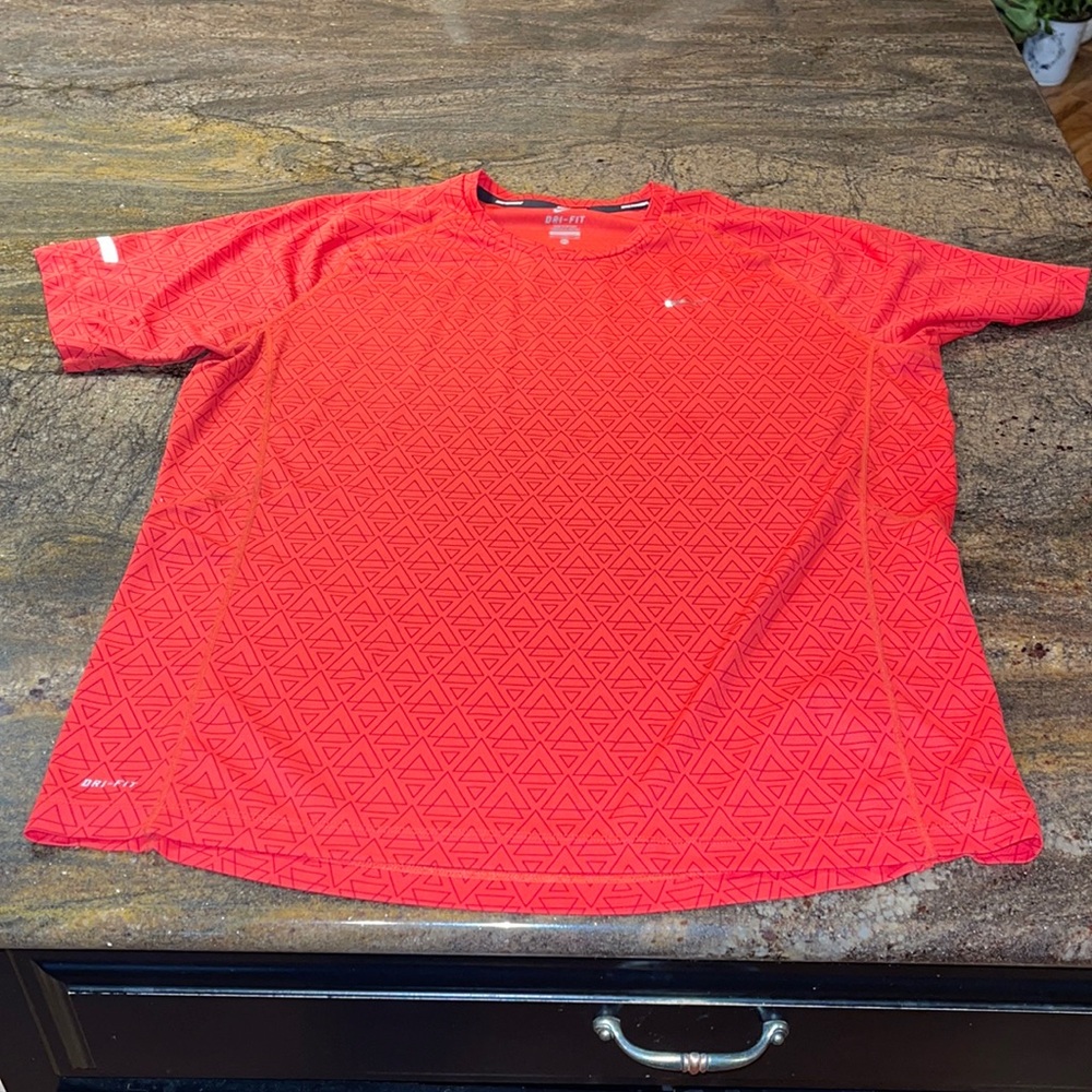Nike Running Dri Fit Men’s xl red short sleeve with geometric design